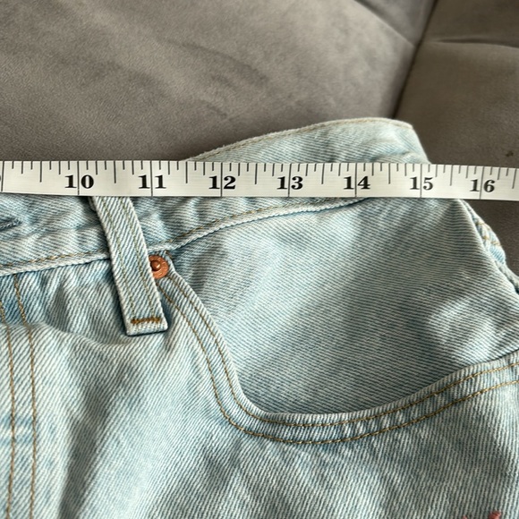 Levi's Women's Light Blue Floral Denim Shorts size 30 - Picture 4 of 7